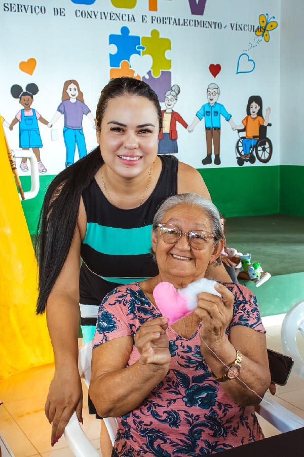 Laços de Amor: Outubro Rosa transforma artesanato em símbolo de cuidado e prevenção